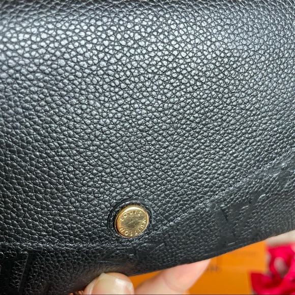 Authentic Louis Vuitton black monogram empriente leather Sarah wallet - Picture 5 of 15